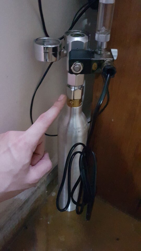 Co2 Tank Adapter Convert Sodastream.Paintball,CGA320,W21.8 Cylinder to Air Tool, HomeBrew Beer Keg, Aquarium Fish Regulator